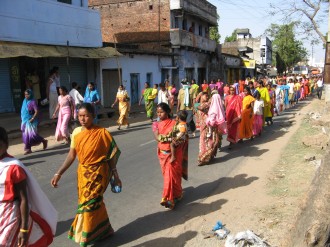 women-and-children-in-the-huge-march-in-purulia343